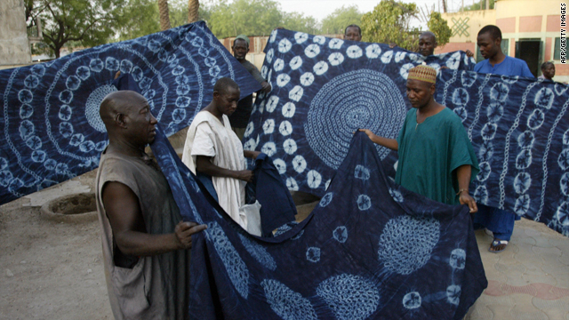 Why Nigeria's historic dye pits in Kano risk closure - BBC News