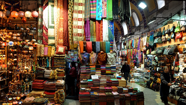 ISTANBUL, TURKEY, JUNE 18, 2019 - Unidentified people at Grand Bazaar in  Istanbul, Turkey. Grand Bazaar in Istanbul is one of the largest and oldest  covered markets in the world. 4469242 Stock Photo at Vecteezy